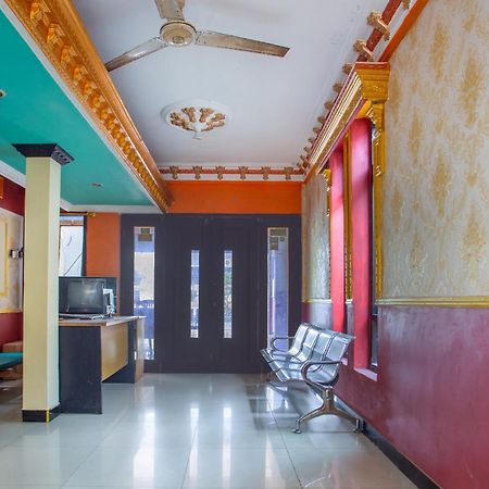 Spot On 2473 Buana Jaya Guest House Cilacap Exterior foto